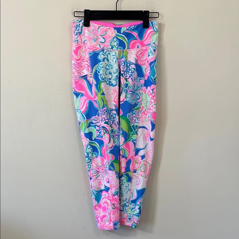 Lilly Pulitzer Luxletic Weekender Midi UPF 50+ Multi Peony For Your Thoughts XS - Picture 2 of 11